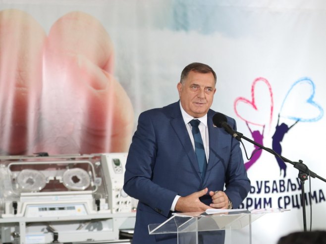 Dodik na uručenju transportnih inkubatora: Spasiti jedno dijete, znači spasiti svijet