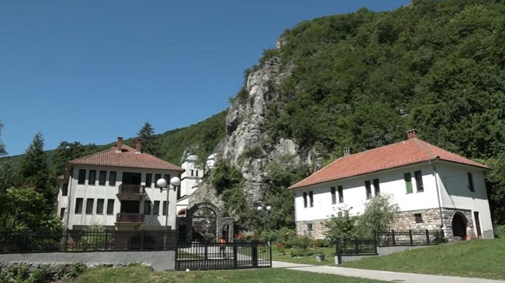 U OVOM ŽENSKOM MANASTIRU SE SVAKE GODINE NA ĐURĐEVDAN DOGAĐA ČUDO Ovo je fenomen za koji ni naučnici nemaju objašnjenje!