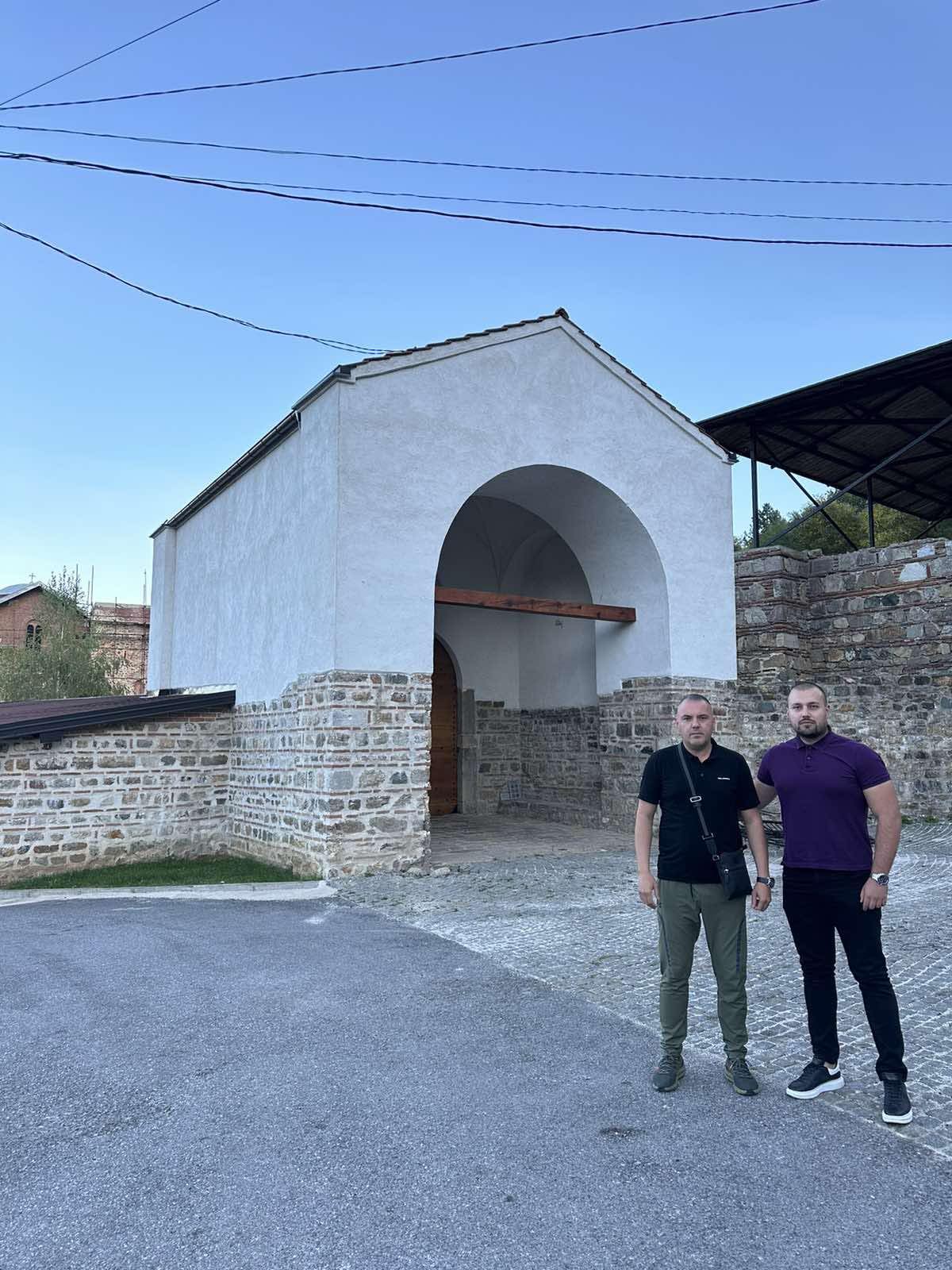 "NAROD ĆE OPSTATI" Vidović posjetio manastir Banjska na Kosovu i Metohiji (FOTO)