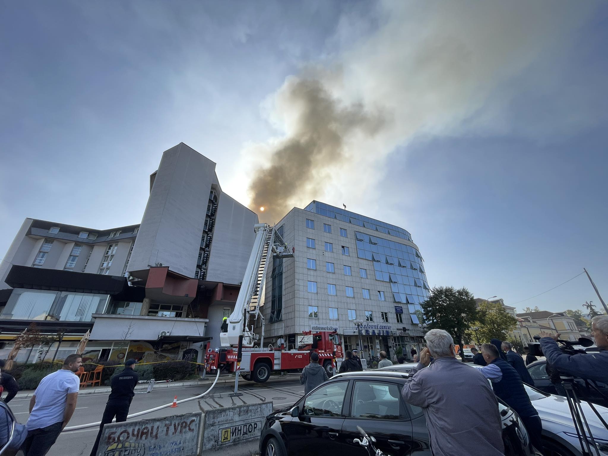 Dom zdravlja Banjaluka: Zbrinuto osam lica koja su se nagutala dima usljed požara