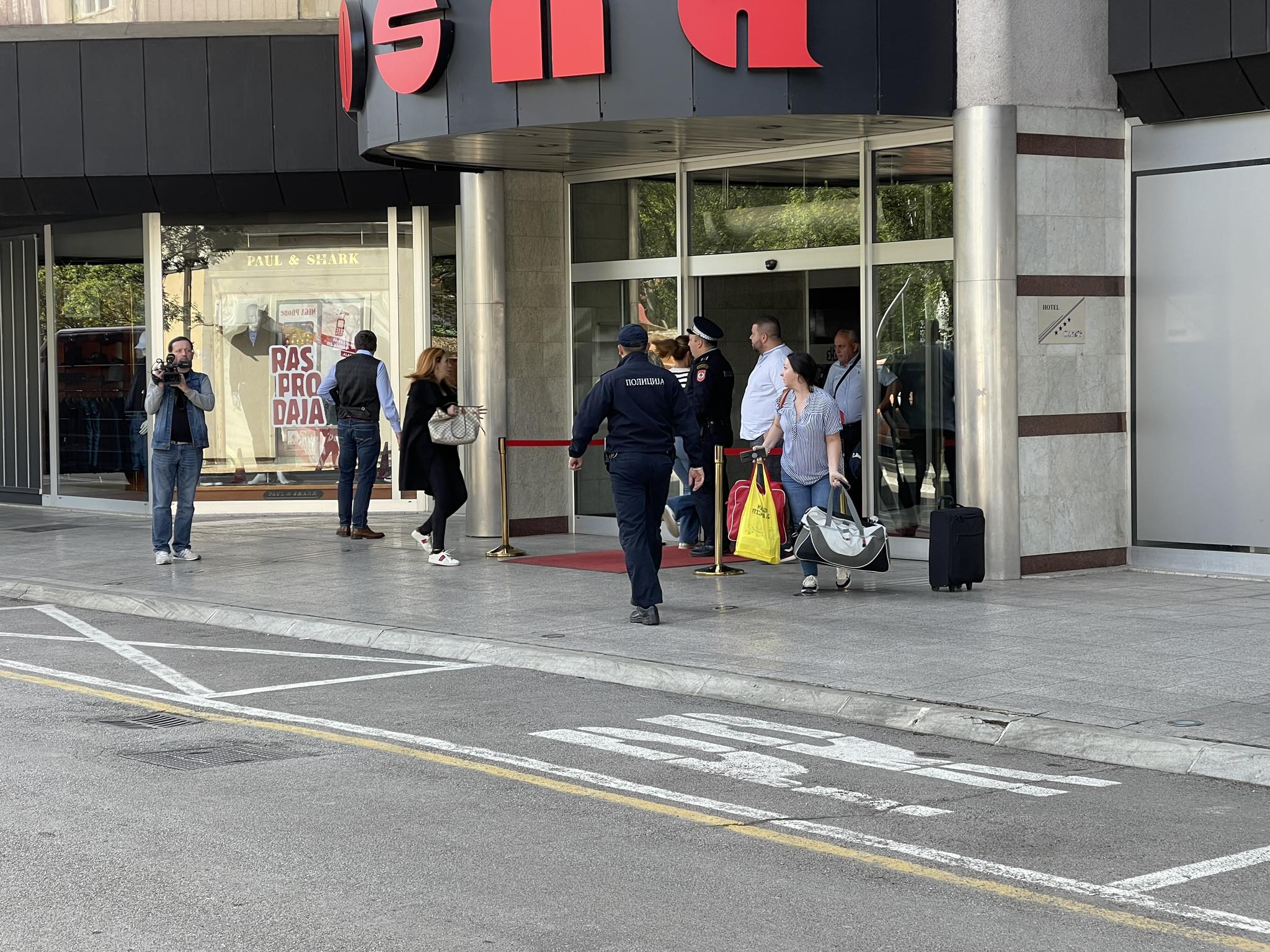 Novi požar u hotelu “Bosna”, vatrogasci ponovo na terenu