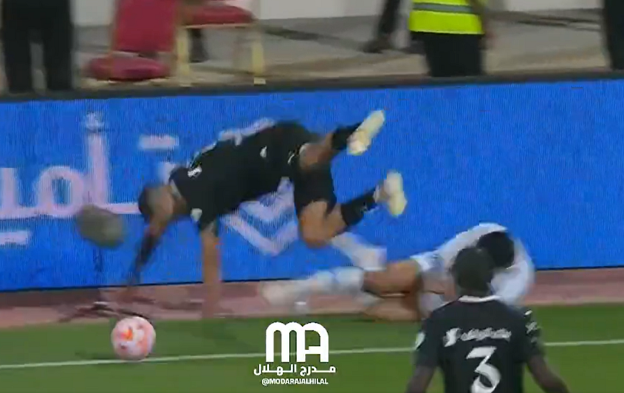 POTEZ ZA ZATVOR Mitrović dobio udarac u stomak, pa se previjao od bolova! (VIDEO)