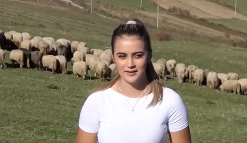 SJEĆATE SE DJEVOJKE KOJA S OCEM ČUVA OVCE? Odlučila je da ide na akademiju: Ne stidim se što nosim opanke