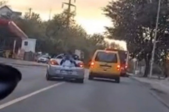 IZ RUBRIKE "SAMO NA BALKANU" Pojavio se novi snimak bahate vožnje: Ljudi u šoku gledaju (VIDEO)