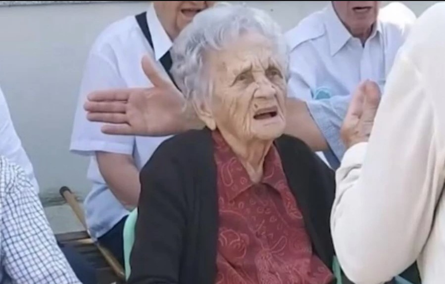 DO PROŠLE GODINE BRINULA O VINOGRADU, PEKLA RAKIJU Baka Jovanka proslavila 101. rođendan i otkrila tajnu dugovječnosti