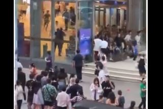 UHAPŠEN DJEČAK (14) Smrtonosna pucnjava u tržnom centru u Bangkoku, ima mrtvih i povrijeđenih (VIDEO)