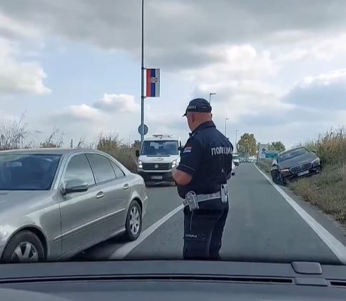 ŠOK Aca Lukas doživio saobraćajnu nesreću kod aerodroma! (VIDEO)