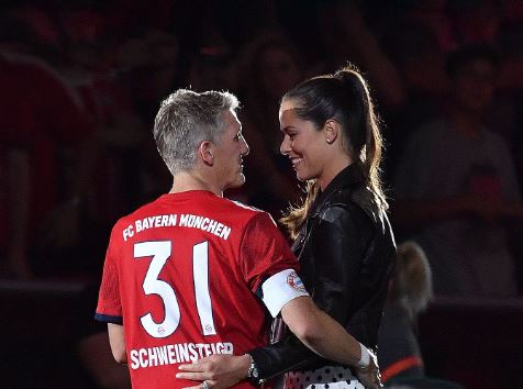 ANA IVANOVIĆ PODIJELILA DIRLJIVU USPOMENU Zagrljeni i sa osmijesima na licima oduševili fanove (FOTO)