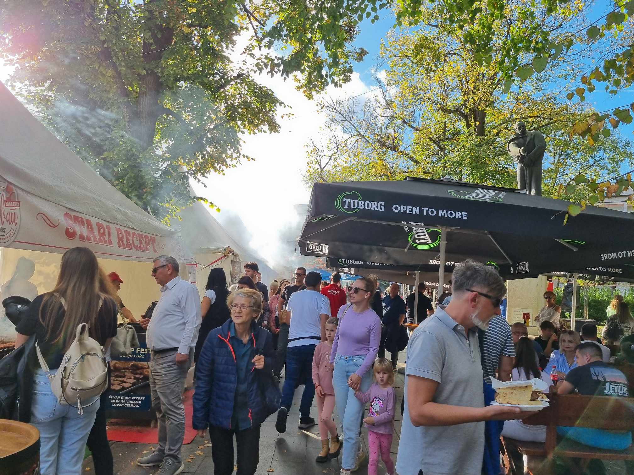PALJANIN NAJBRŽE POJEO ĆEVAPE U BANJALUCI Ćevap fest se širi, posjetioci stigli i iz regiona i inostranstva (FOTO/VIDEO)