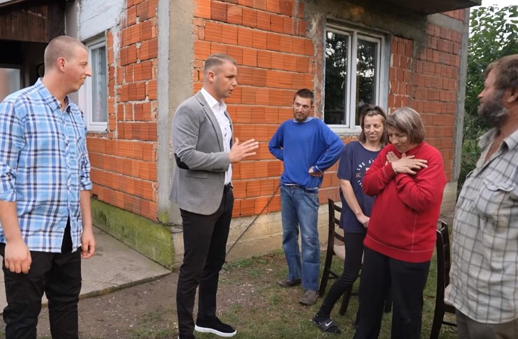 TUŽNE PRIČE MOGU IMATI SREĆAN KRAJ Stanivuković ponovo obradovao Novakoviće kod Bijeljine, mama Zora bila posebno srećna (VIDEO)
