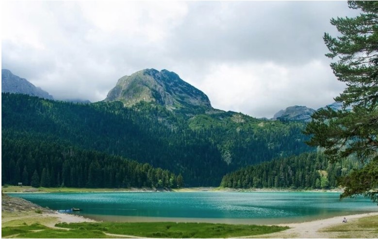 Zbog pohlepe monaha Sveti Sava je ovo jezero prokleo, ali ono je i dalje najljepše