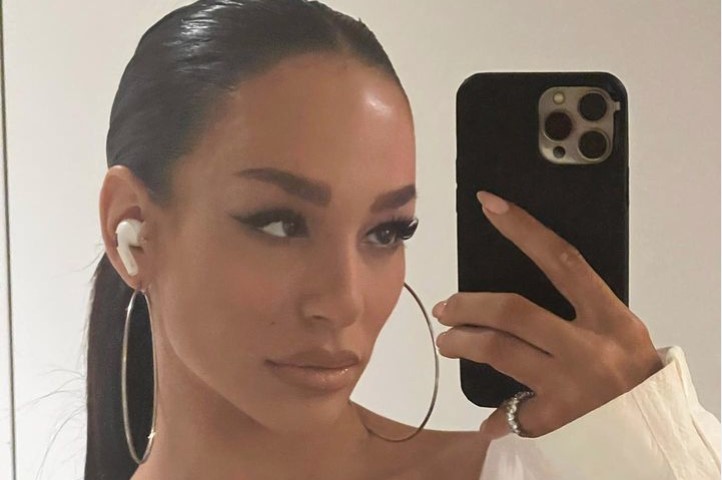ŽENA FURIJA Еdita zbog ljubomore razbila dečku telefon i pojela sim karticu