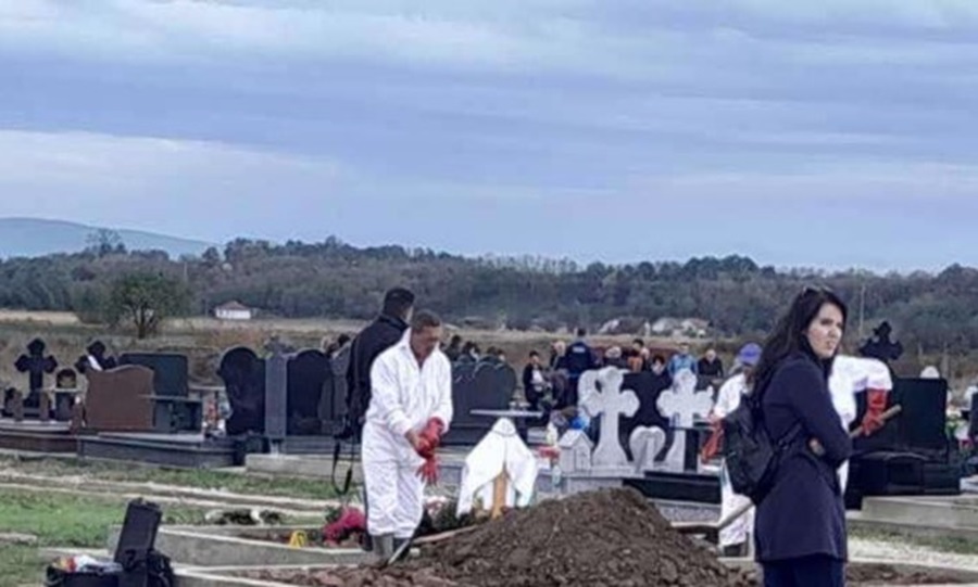 BOLNA SCENA NA GROBLJU U BIJELJINI Ekshumirano tijelo desetogodišnjeg Aleksandra Kovača (FOTO)