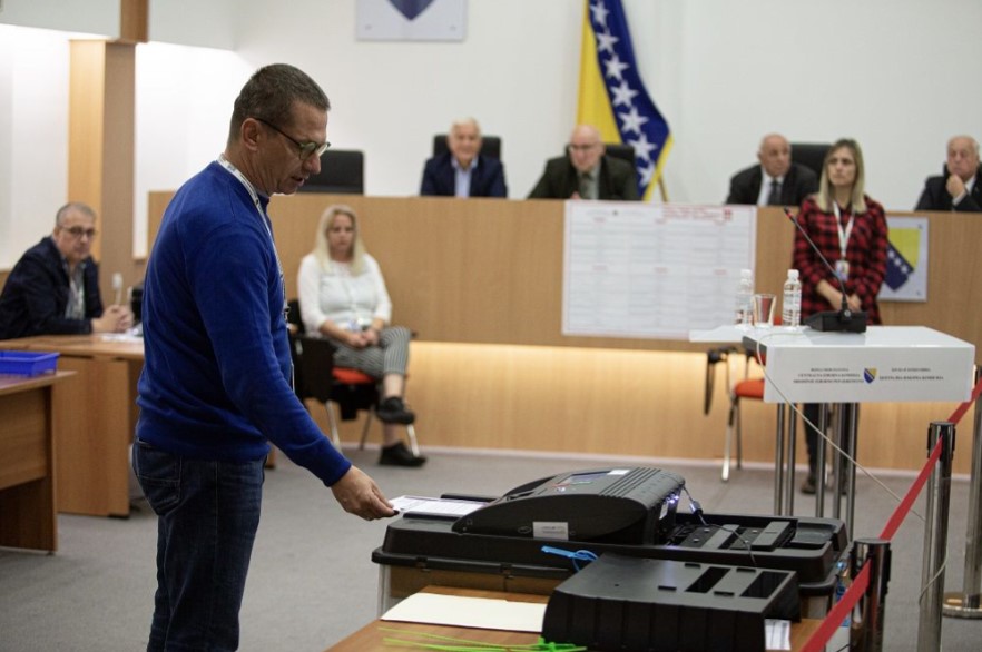 NOVA TEHNOLOGIJA: CIK predstavio savremenu opremu na biračkim mjestima (FOTO)