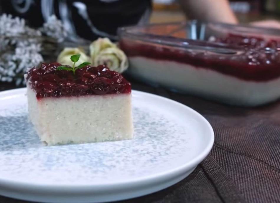 SLASNE KOKOS KOCKE SA VIŠNJAMA Slatko-kisela kombinacija istovremeno zaslađuje i osvježava 