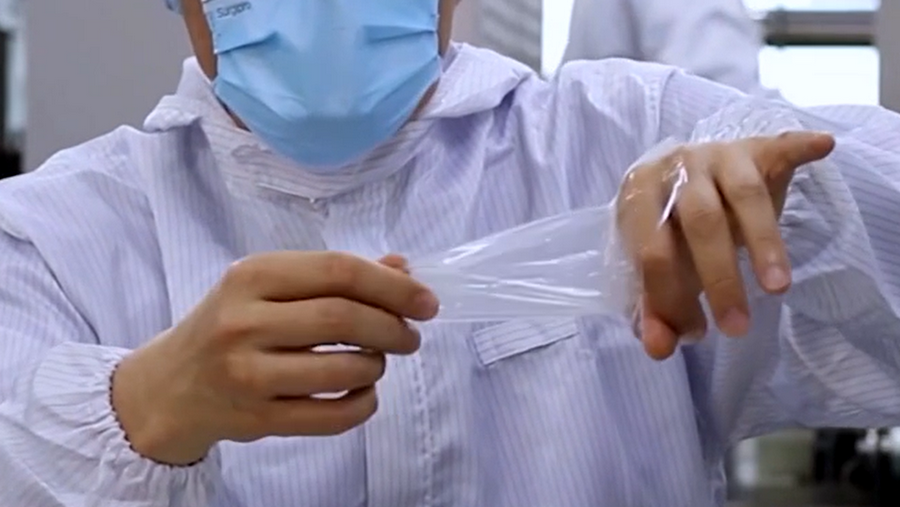 Proizveden prvi kondom za žene i muškarce, koristi se malo drugačije (VIDEO)