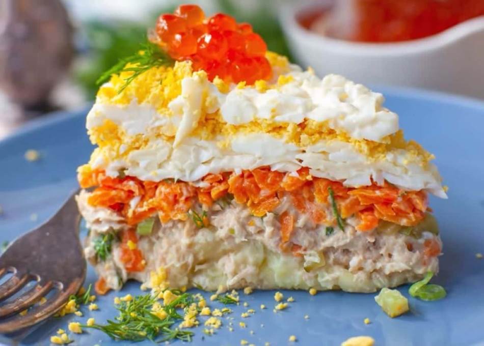 MIMOZA SALATA SA TUNJEVINOM Glavna zvijezda svake trpeze - ruske domaćice se kunu u ovaj recept