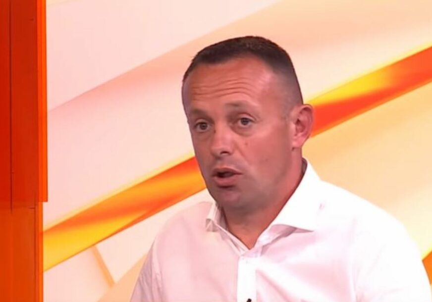 "KRALJ PAPRIKE" NE MOŽE PRONAĆI KRALJICU Njegoš (42) podijelio ljubavne jade: Kad izbacim sliku sa njive, nijedna neće da lajkuje, kad izbacim iz skupog auta javi se njih 300