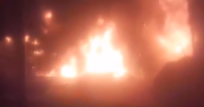 Veliki požar zahvatio zgradu tekstilne firme u Gradačcu (VIDEO)