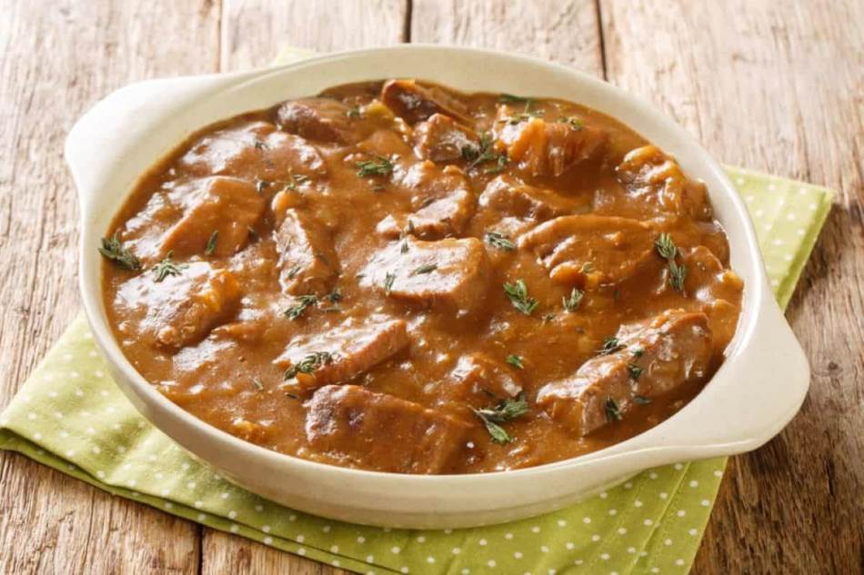 RECEPT ZA PERKELT - MEKANO JUNEĆE MESO Pravi gurmanluk, a što se duže krčka to je ukusnije