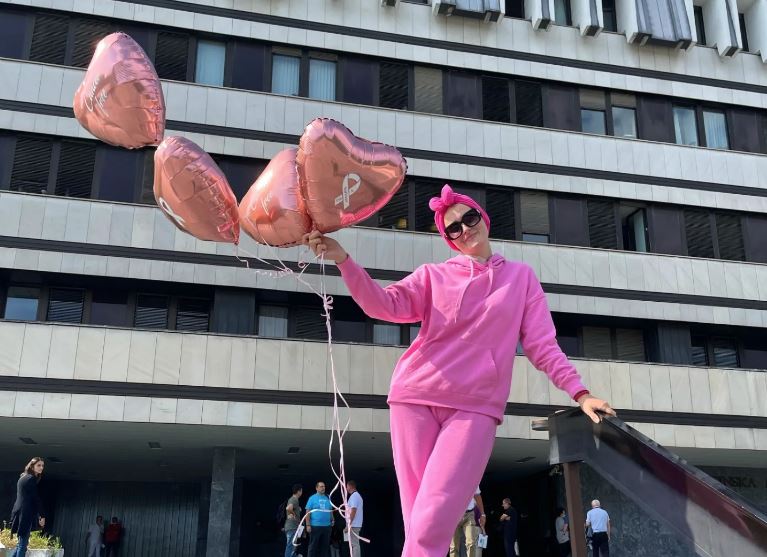 "U MUCI SE POZNAJU JUNACI" Banjalučanka Sandra Savić opisala kako je pobijedila opaku bolest: Najveću snagu davala mi je kćerkica, gubitak kose bio je najmanji problem