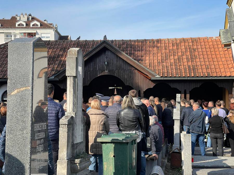 Rodbina, prijatelji i radne kolege ispraćaju nastradalog Davida Bojića (FOTO/VIDEO)