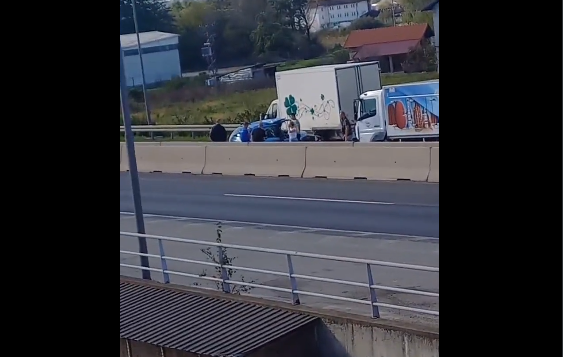 DETALJI SUDARA NA BRZOJ CESTI U stravičnoj saobraćajnoj nesreći povrijeđena jedna osoba (FOTO)