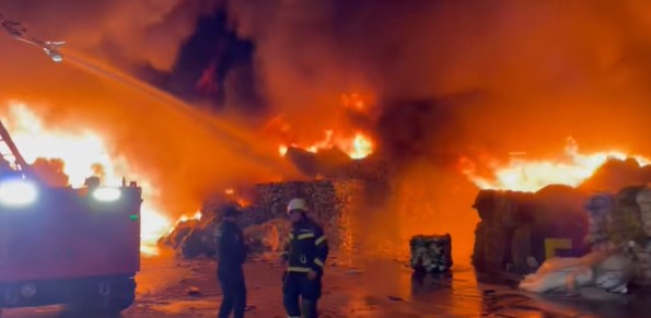 DRAMA U KOMŠILUKU Veliki požar u osječkoj fabrici, na snazi upozorenje građanima (VIDEO)