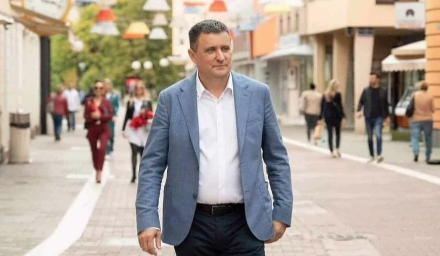VLADI ĐAJIĆU OSVANUO DIVAN DAN Doktor se na uranku oglasio na mrežama, evo šta je razlog za to (FOTO)