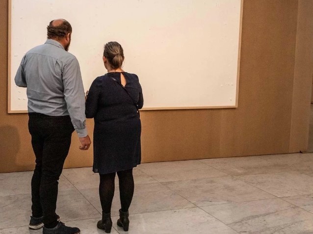 KUPAC VIDI NEŠTO ŠTO OSTALI NE? Umjetnik predao prazne okvirove kao umjetničko djelo