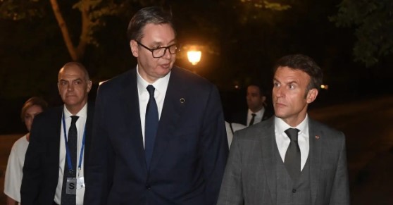 Vučić sa Makronom: Zahvalio sam francuskom predsjedniku na spremnosti da čuje stavove Beograda (FOTO)