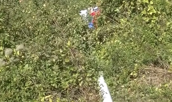 Jarbol sa zastavom Srbije polomljen na putu ka Banjskoj
