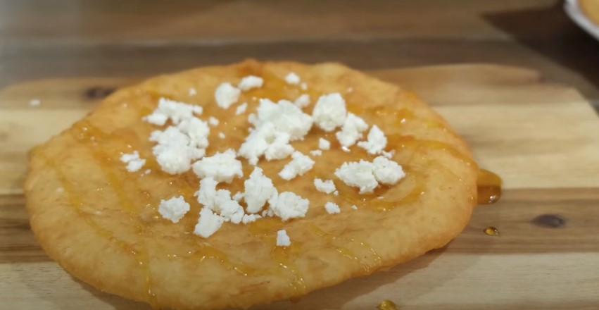GRČKE MEKIKE SA FETA SIROM Od samo 4 sastojka, brzo i lako se prave