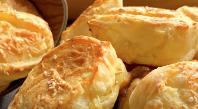 Napravite ih bez puno muke: Hrskave pitice sa sirom