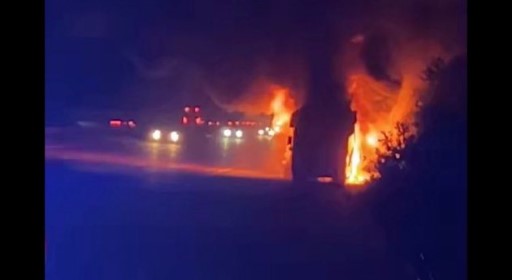 DRAMA NA AUTO-PUTU Vatra progutala autobus fudbalskog tima iz Еngleske (FOTO/VIDEO)