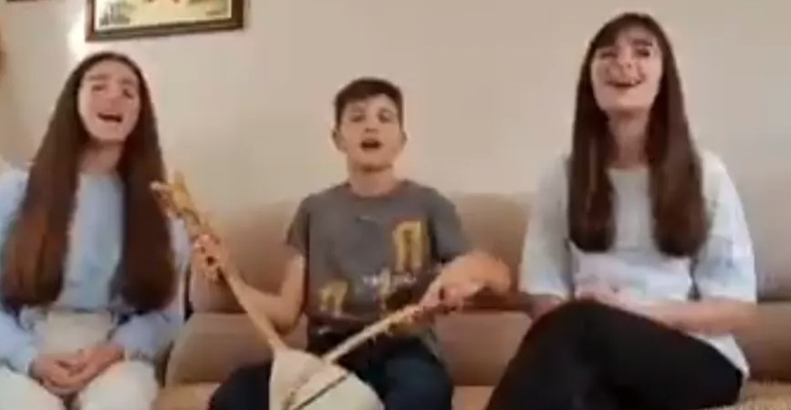 POŠTOVANJE ZA JANU ĐERIĆ Nevesinjci uz gusle opjevali zlatnu sugrađanku (VIDEO)