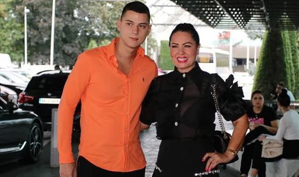 Zlati Petrović sin zabranio alkohol: Ništa ne bi bilo strašno da nisam počela da se smijem i grlim s kim stignem!