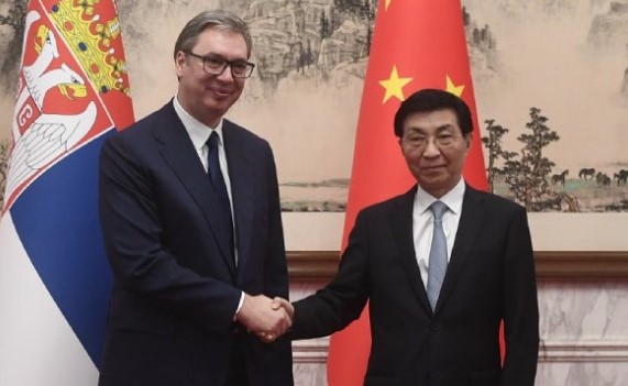PREDSJEDNIK SRBIJE U PEKINGU Vučić se sastao sa Vang Huningom (FOTO)