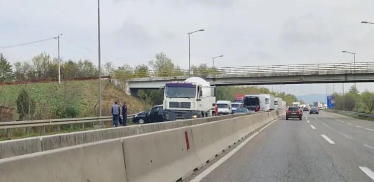 Nema povrijeđenih u sudaru u Zalužanima, prohodna jedna traka