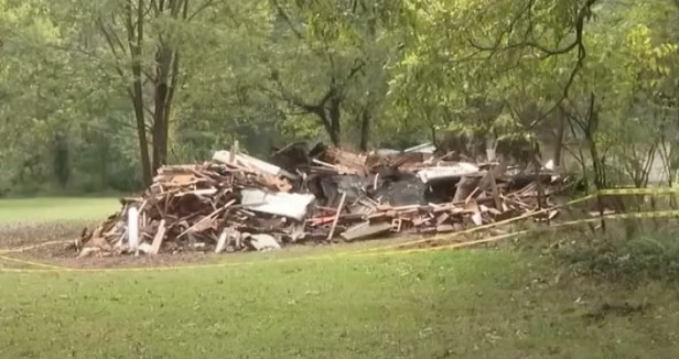 NIJE ŠALA! Žena se vratila sa odmora i vidjela da joj je kuća srušena - i to greškom! (VIDEO)