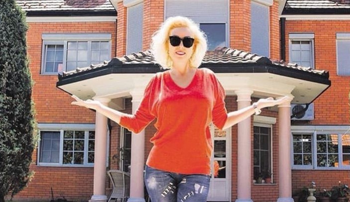 LUKSUZNI DOM PO SVAČIJOJ MJERI Zavirite u vilu porodice Živojinović na Bežanijskoj kosi (FOTO)