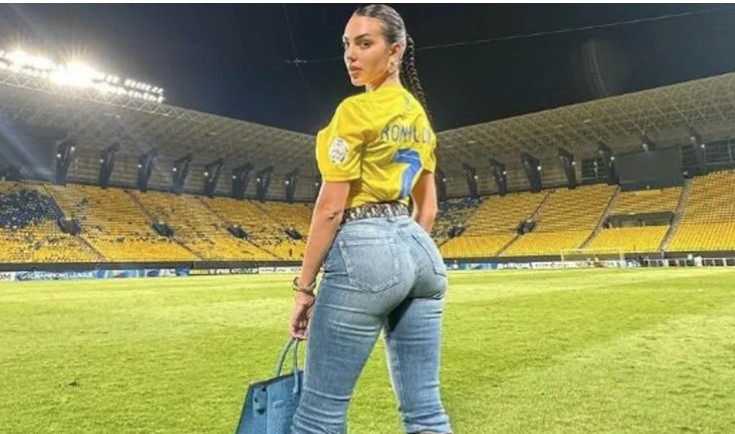 RONALDOVA IZABRANICA NE PRESTAJE DA ŠOKIRA Vrela Georgina napravila haos u Arabiji (FOTO)