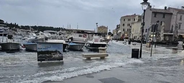Istru zahvatilo nevrijeme, u Rovinju more poplavilo šestalište