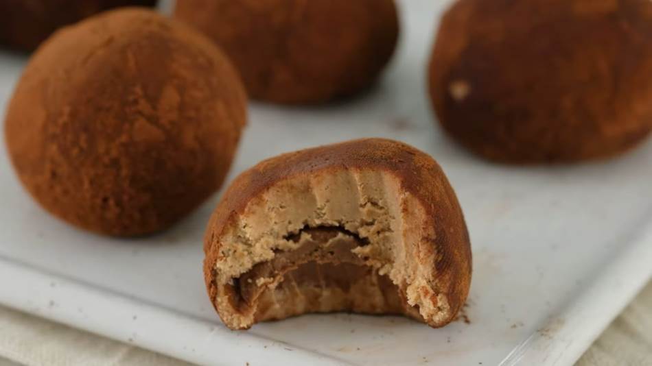 KOLAČI SA PLAZMOM PUNJENI NUTELOM Brzinske bombice biće potpuni hit na slavama