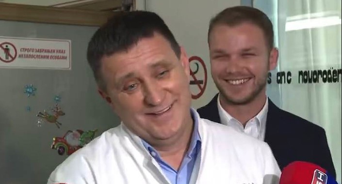 STANIVUKOVIĆ PONOVO IZVADIO „SKRIVENU KAMERU“ Ovako Đajić potpisuje peticiju, upisao mu se i Alan Ford (VIDEO)