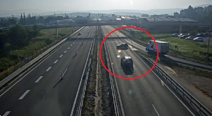JEZIVI SNIMAK NESREĆE Krenula da se uključi na auto-put – pa smotala lijevo! (VIDEO)