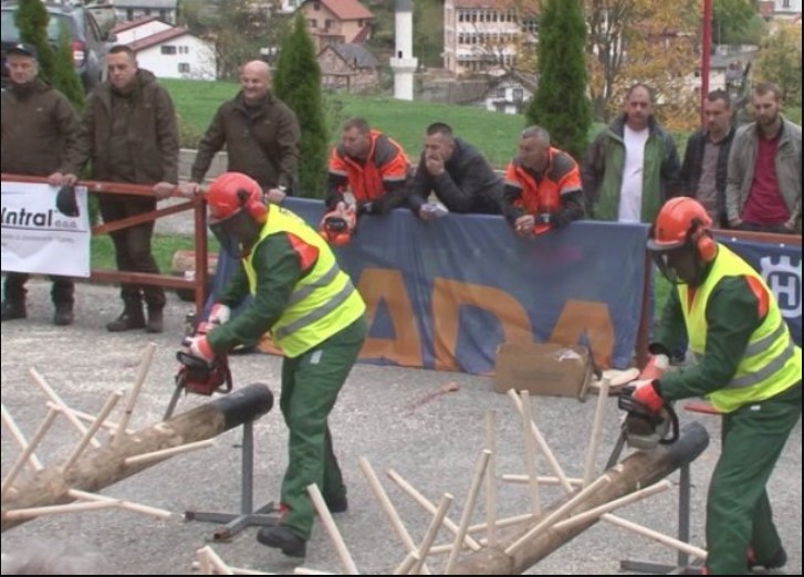 U Čajniču takmičenje drvosječa (VIDEO)