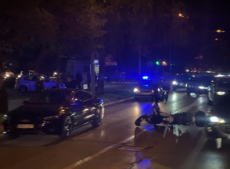 Udes kod stare zgrade Vlade RS, saobraćaj se odvija otežano (FOTO)