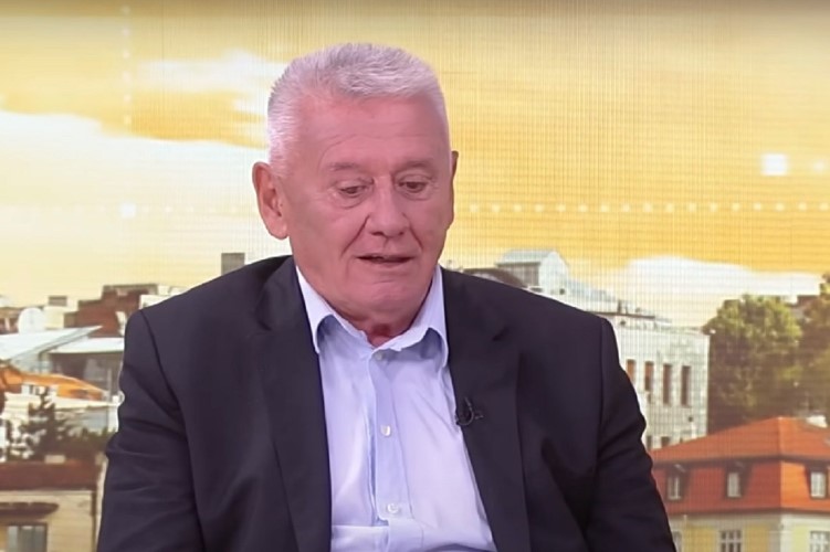 ZMIJA UGRIZLA POLITIČARA Velja Ilić završio u bolnici