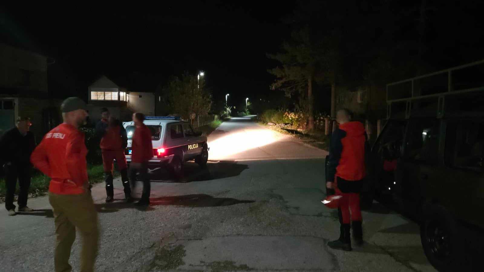 UŽASNA TRAGEDIJA Muškarac stradao nakon što je na njega palo drvo